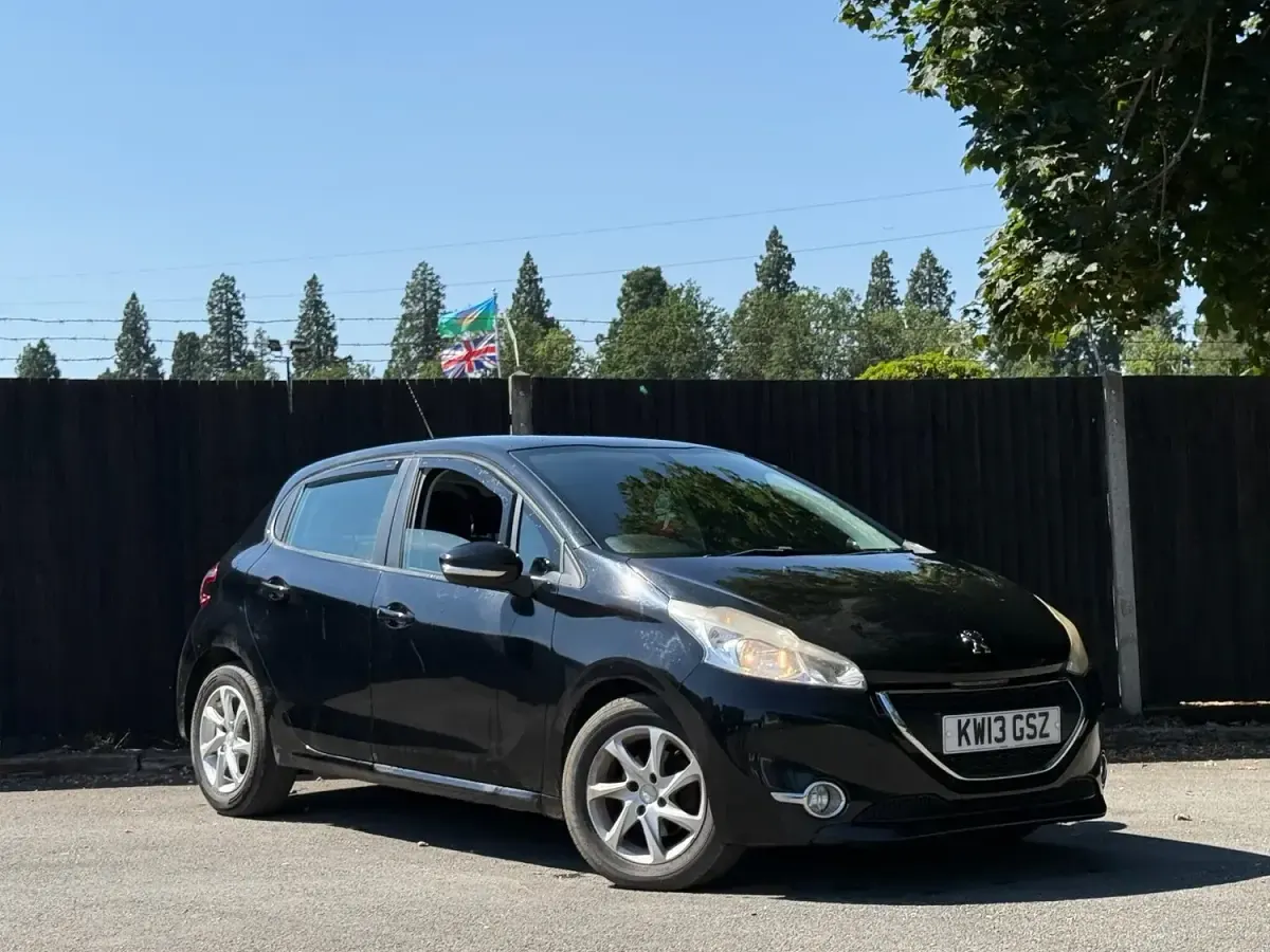 Used Peugeot 208 Active 68 HP (50 kW) 2013 Black Hatchback