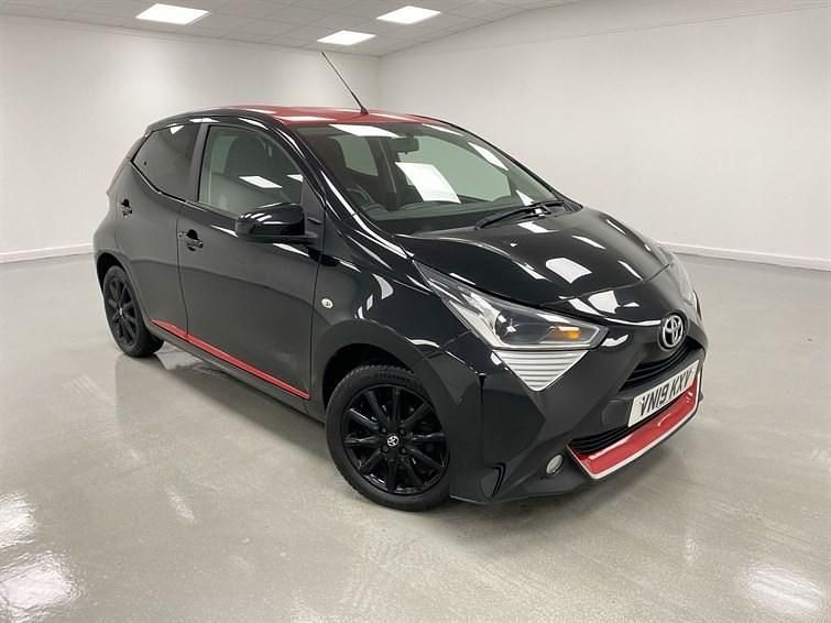 Used Toyota Aygo x-press 72 HP (52 kW) 2019 Black Hatchback