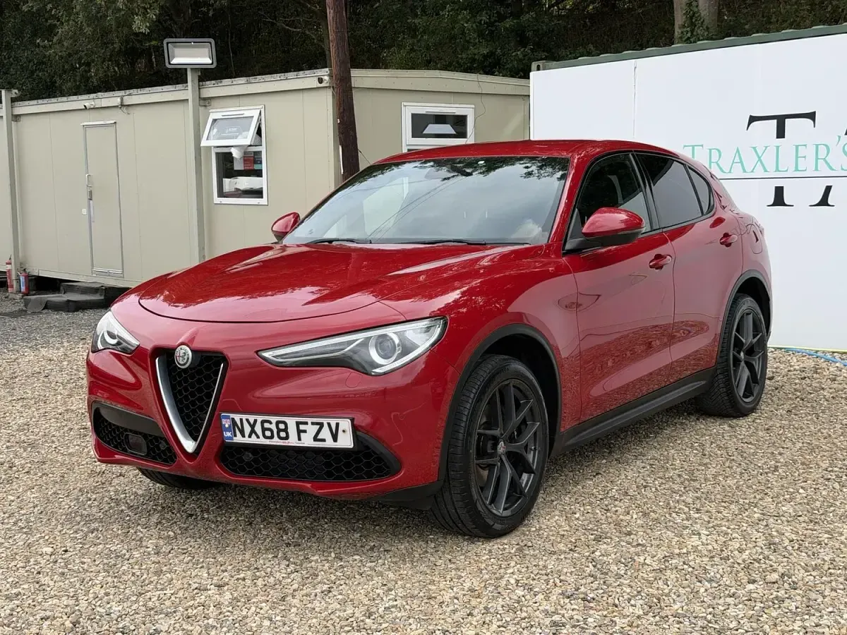 Used Alfa Romeo Stelvio 280 HP (205 kW) 2018 Red SUV