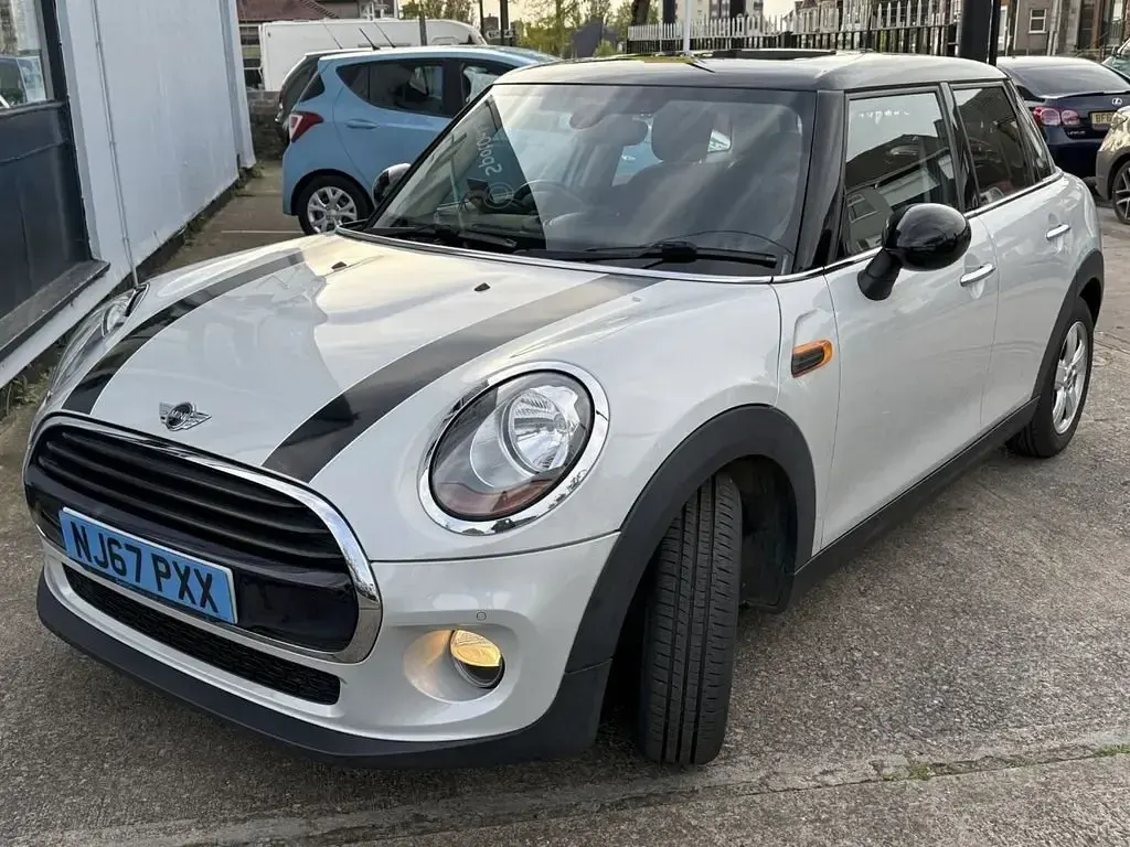 Używany Mini Cooper Hatch 136 KM (100 kW) 2017 Srebrny Hatchback