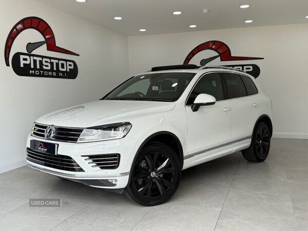 White Used 2015 VW Touareg R-line SUV | £15,990 (Good price) - Image 1/4