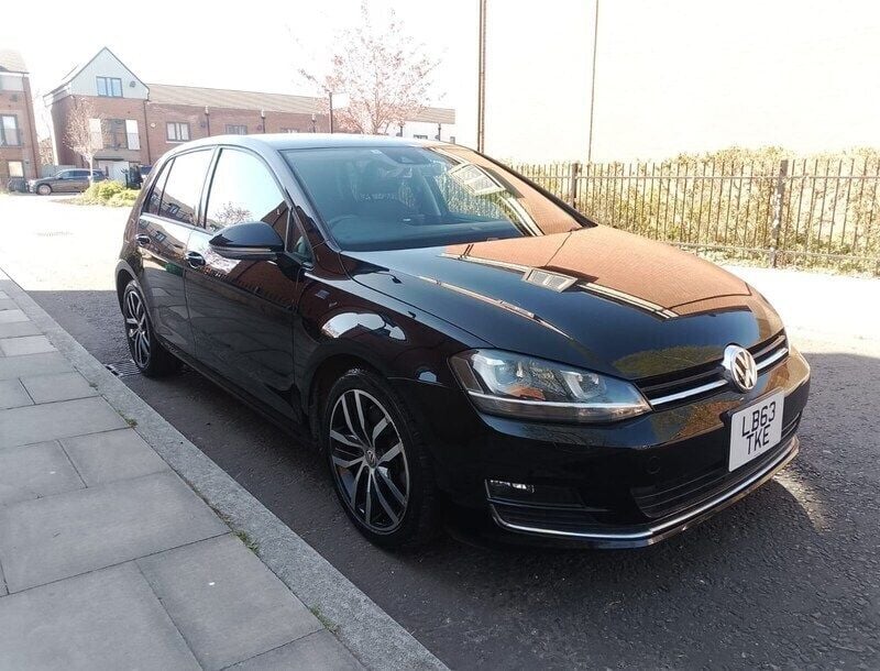 Black Used 2025 VW Golf VIII Hatchback | £7,595 (Super price) - Image 1/4