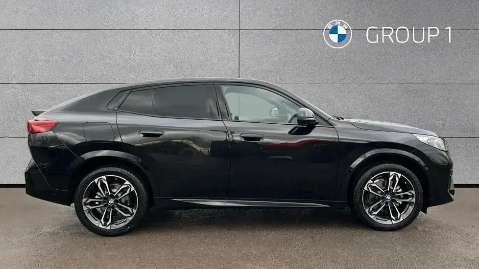 Usado BMW iX2 M Sport 147 kW (201 HP) 2026 Preto SUV