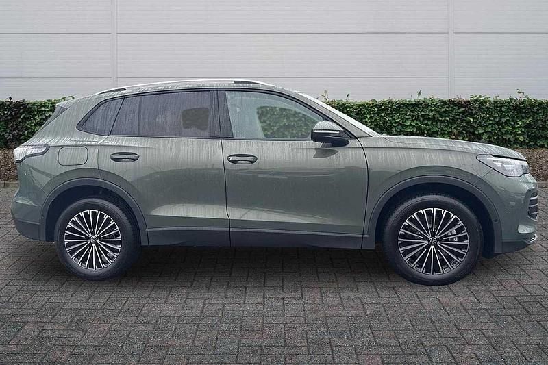 New VW Tiguan Match 150 HP (110 kW) 2025 Cipressino green SUV