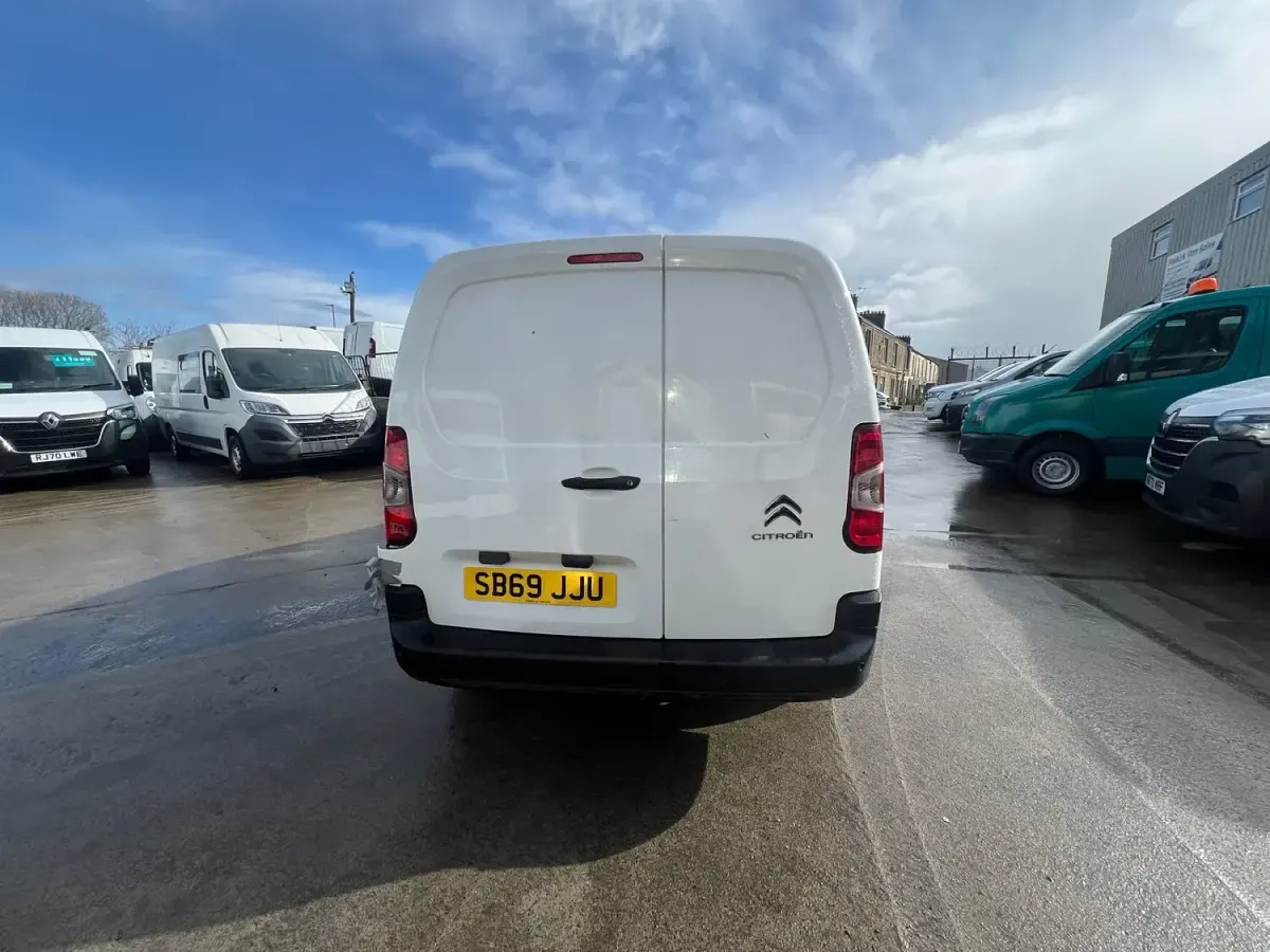Used Citroën Berlingo 100 HP (73 kW) 2020 White MPV
