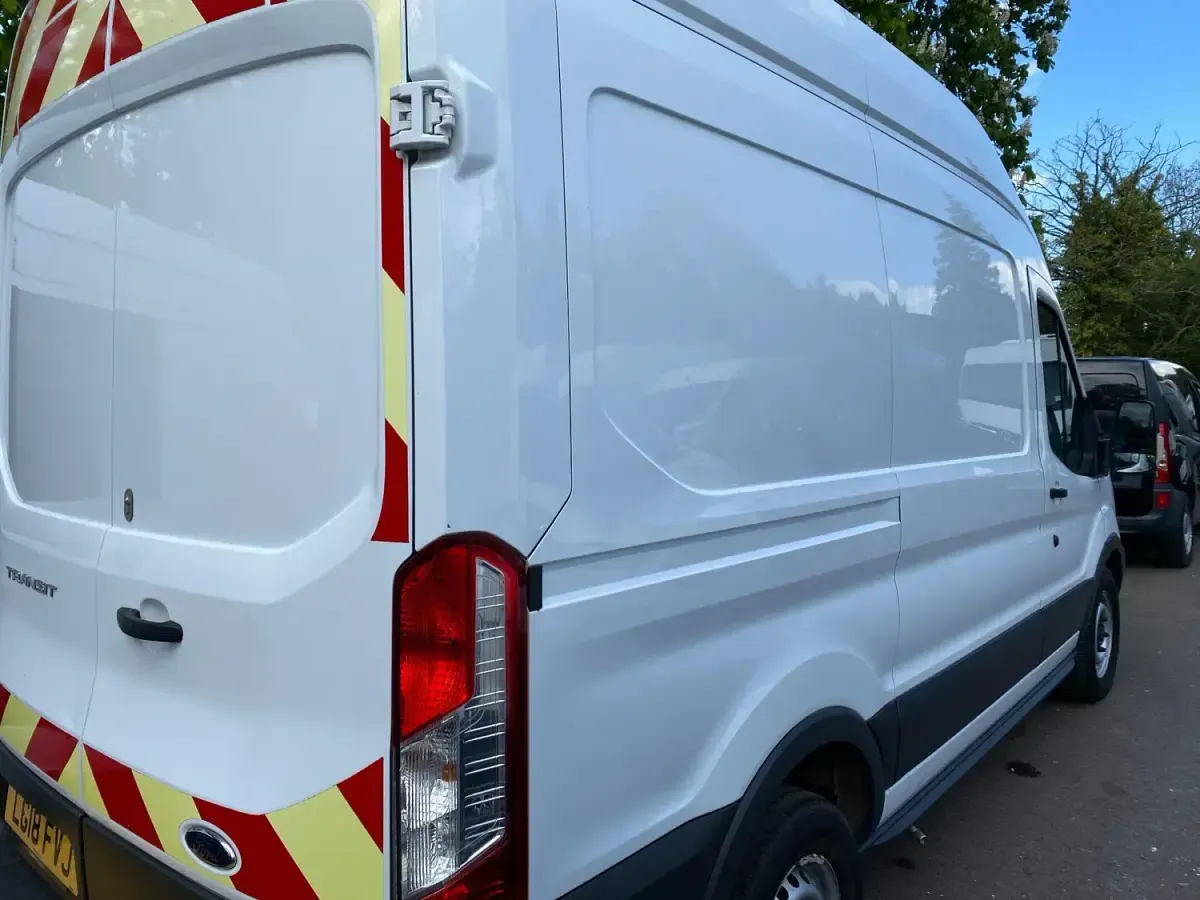 Usado Ford Transit 130 HP (95 kW) 2018 Branco Van