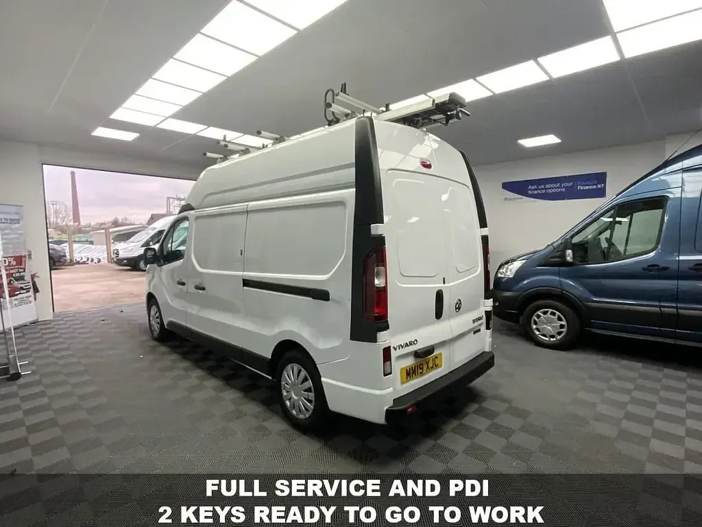 Usado Vauxhall Vivaro 125 HP (91 kW) 2019 Branco Monovolume