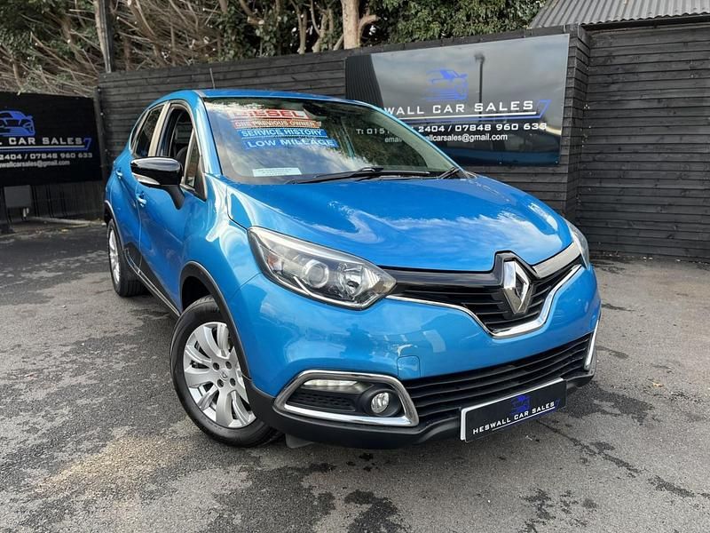 Blue Used 2015 Renault Captur Expression+ SUV | £5,495 (Fair price) - Image 1/4