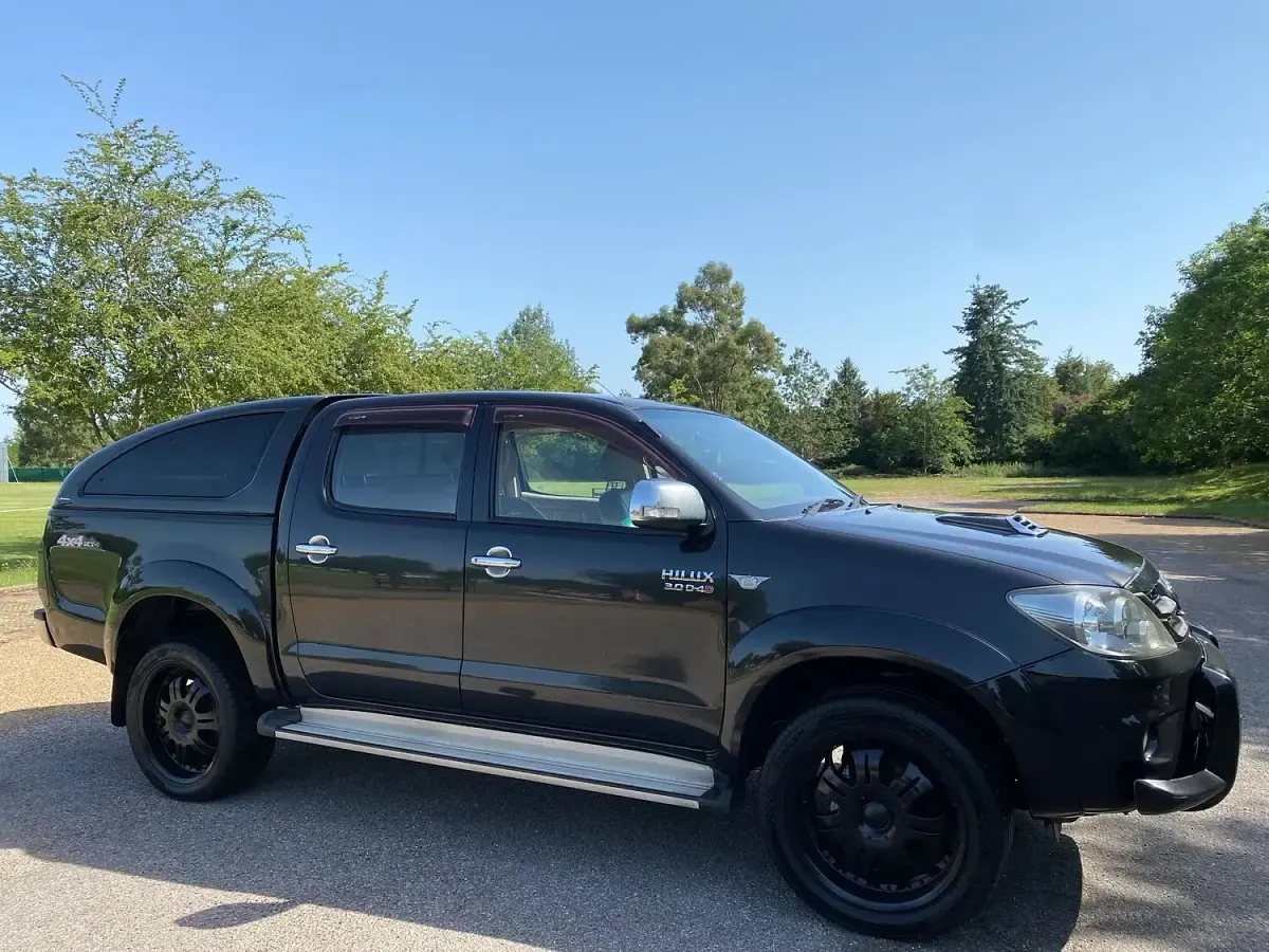 Used Toyota HiLux 130 HP (95 kW) 2007 Black Pickup