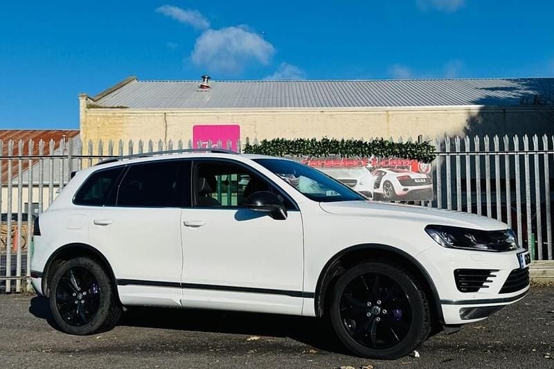 White Used 2015 VW Touareg R-line SUV | £10,995 (Fair price) - Image 1/1