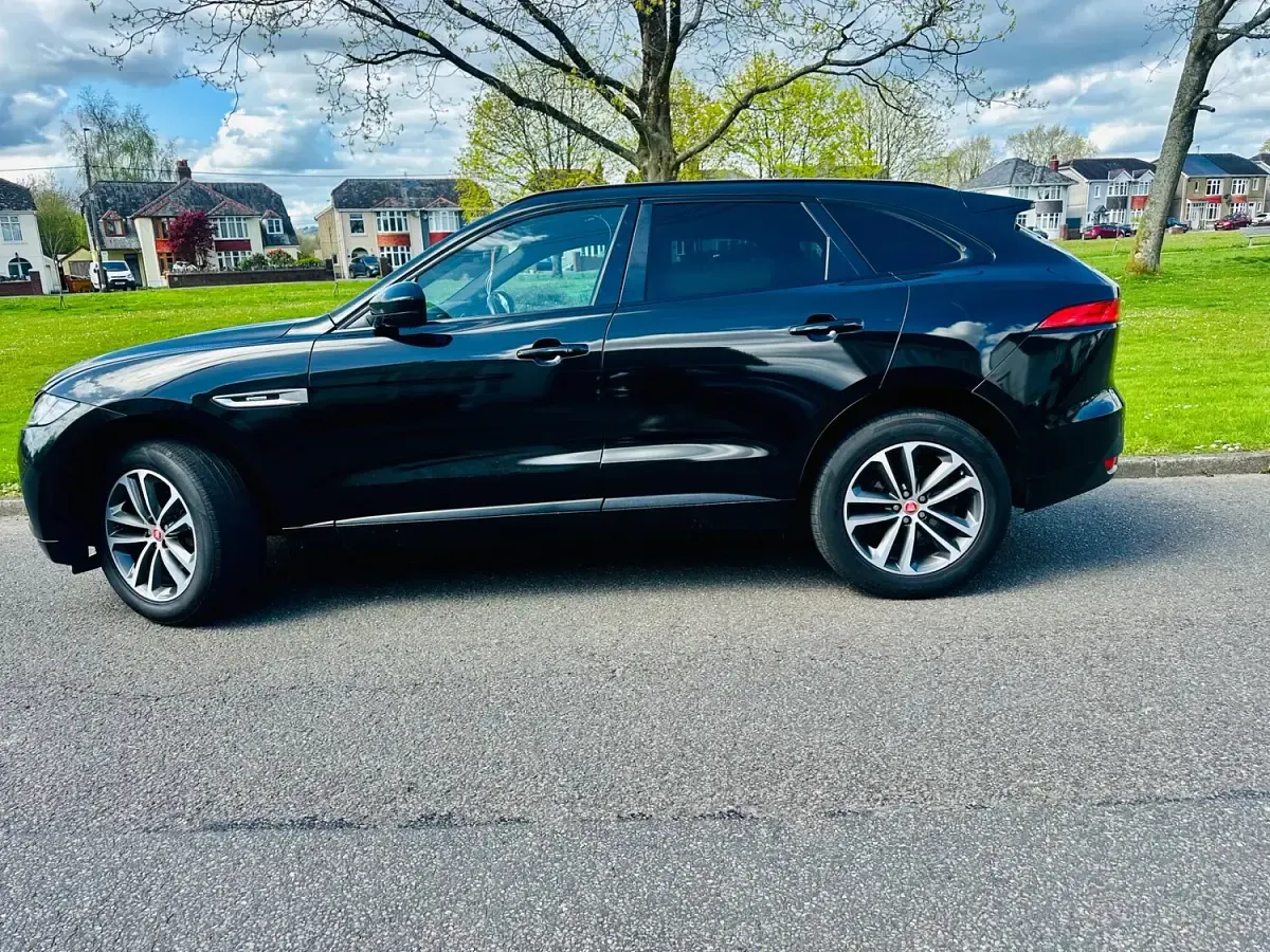 Usado Jaguar F-Pace R-Sport 163 HP (119 kW) 2017 Preto SUV