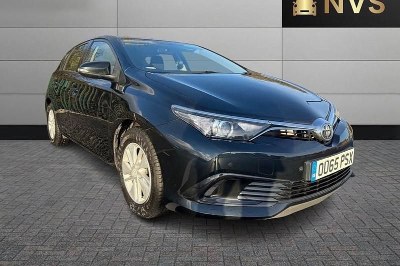 Used Toyota Auris Active 90 HP (66 kW) 2015