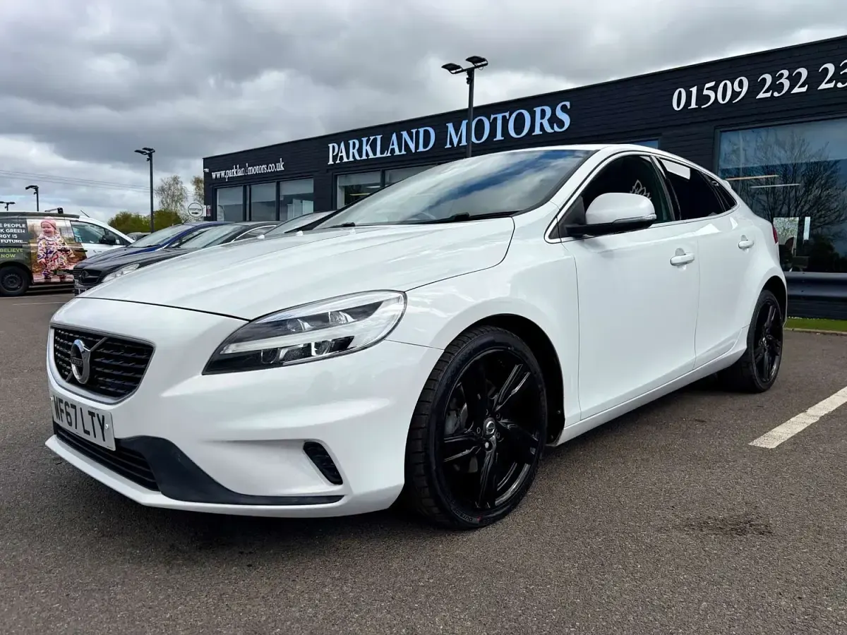 Used Volvo V40 R-Design Pro 2017 White Hatchback
