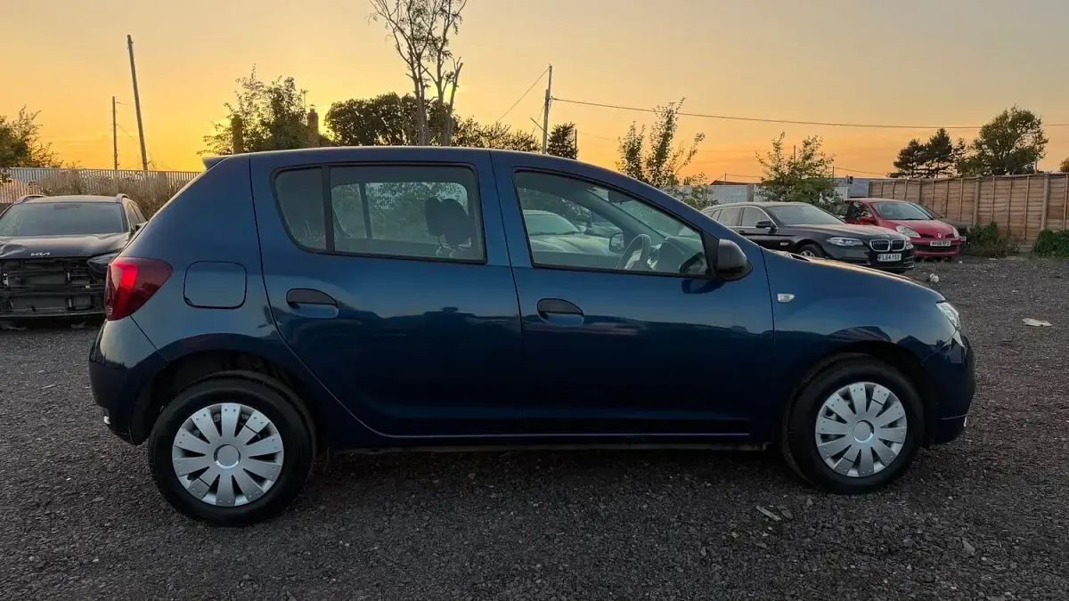 Used Dacia Sandero Ambiance 90 HP (66 kW) 2017 Blue Hatchback