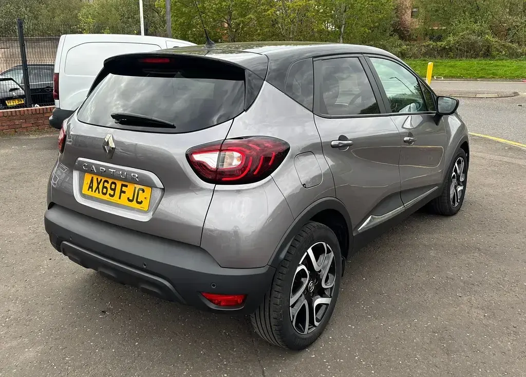 Used Renault Captur Iconic 90 HP (66 kW) 2020 Grey SUV