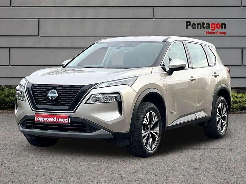 Usado Nissan X-Trail Acenta Premium 213 CV (156 kW) 2024 Plateado SUV