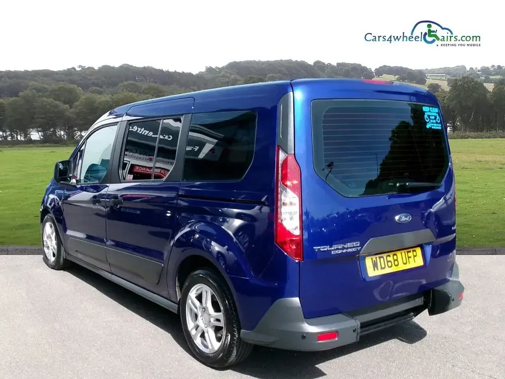 Used Ford Grand Tourneo Connect Zetec 120 HP (88 kW) 2019 Blue MPV