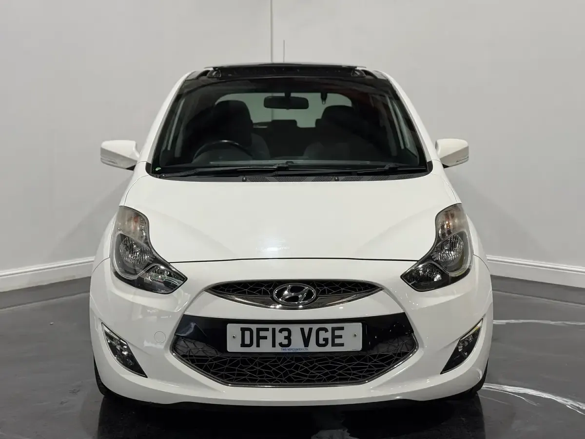 Used Hyundai ix20 Style 115 HP (84 kW) 2013 White Hatchback