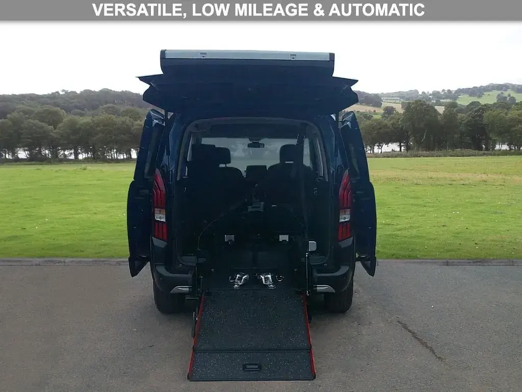 Used Peugeot Rifter Allure 100 HP (73 kW) 2020 Blue MPV