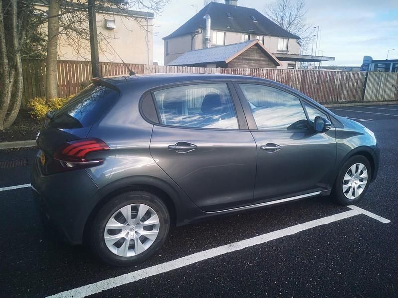 Used Peugeot 208 Access 68 HP (50 kW) 2015 Grey Hatchback