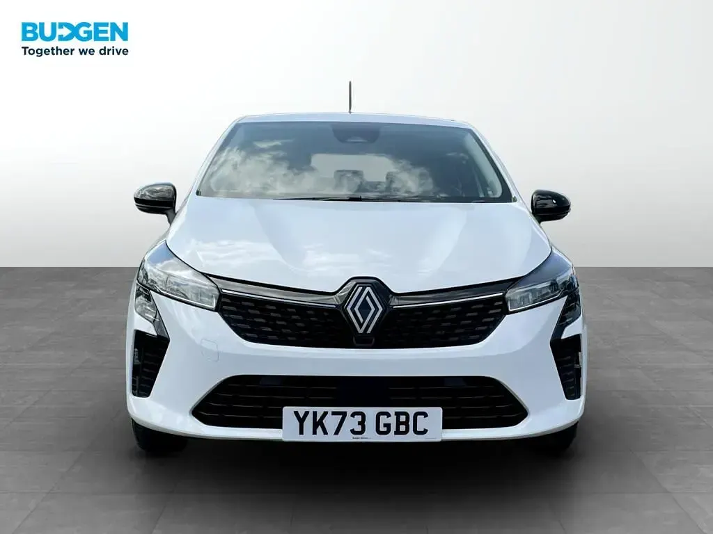 Used Renault Clio Evolution 143 HP (105 kW) 2023 White Hatchback