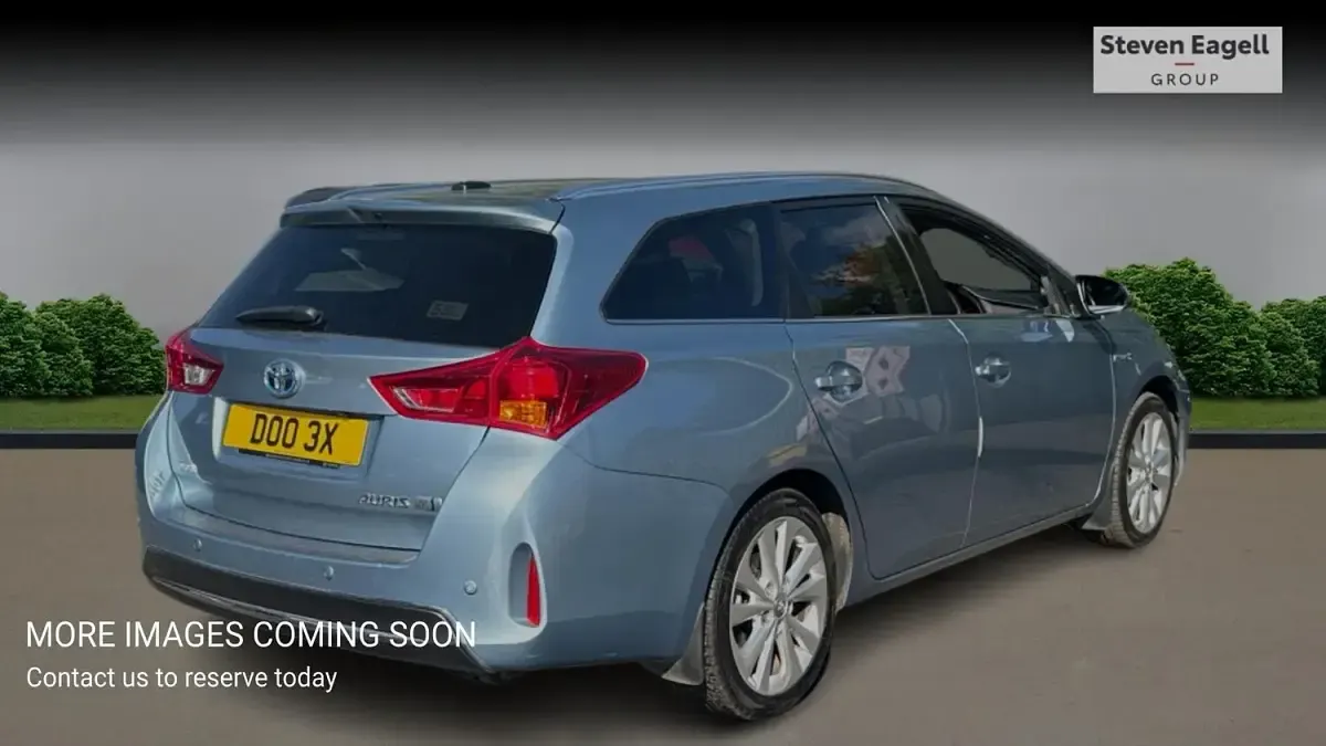 Used Toyota Auris Hybrid 136 HP (100 kW) 2013 Blue Estate