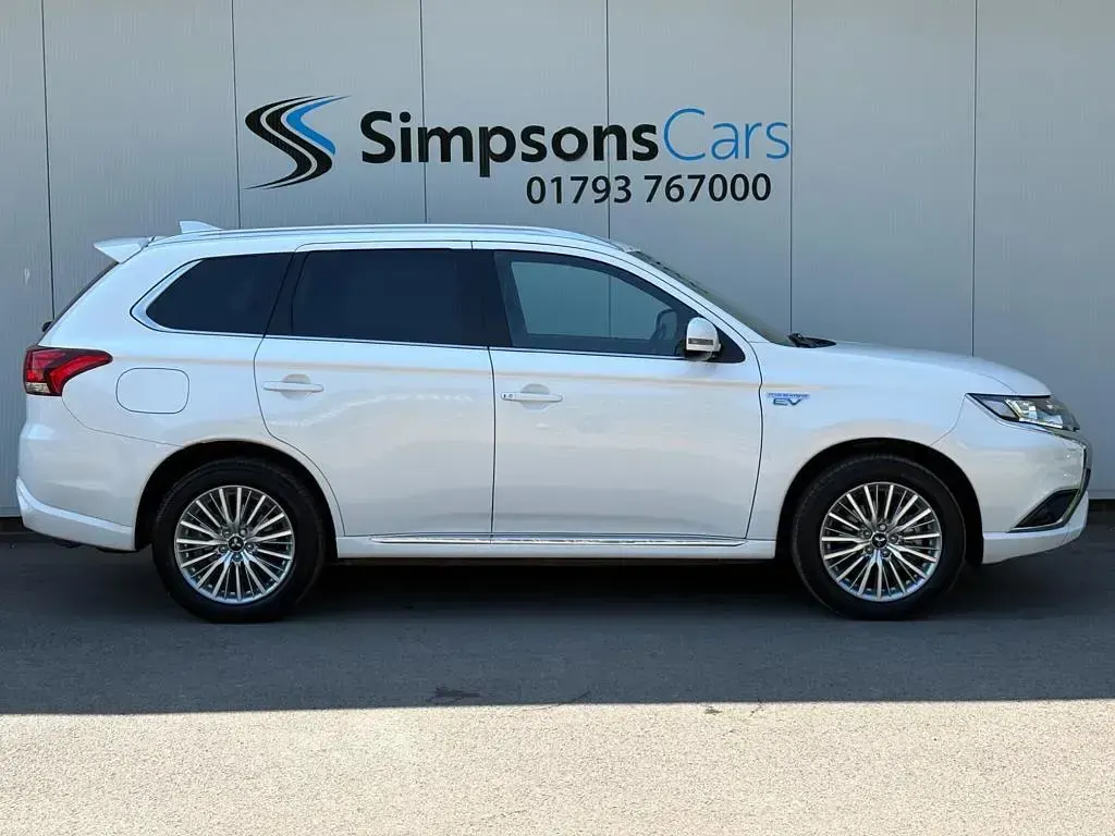 Used Mitsubishi Outlander P-HEV 2020 White Estate
