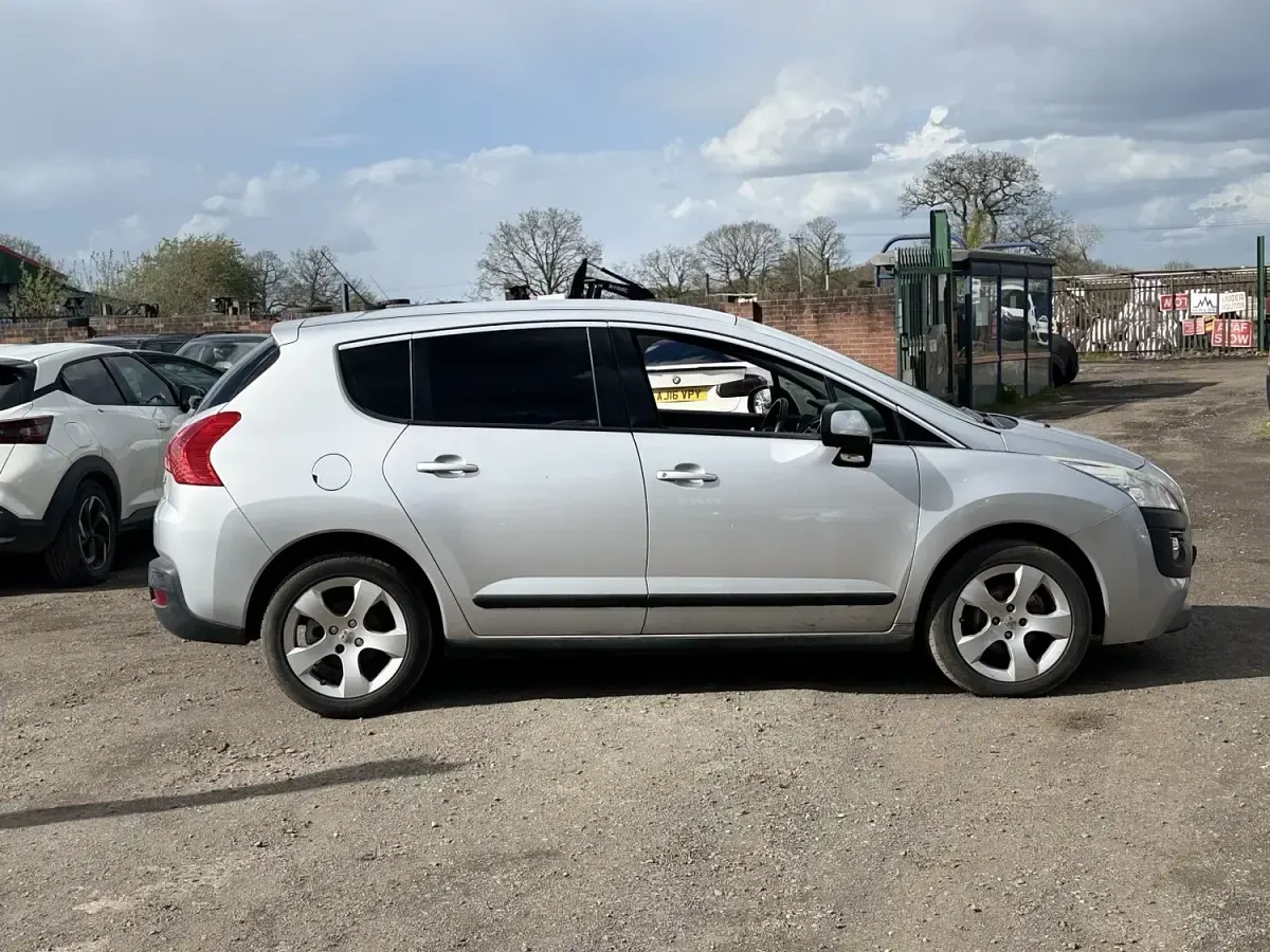 Used Peugeot 3008 Sport 112 HP (82 kW) 2011 Silver Estate