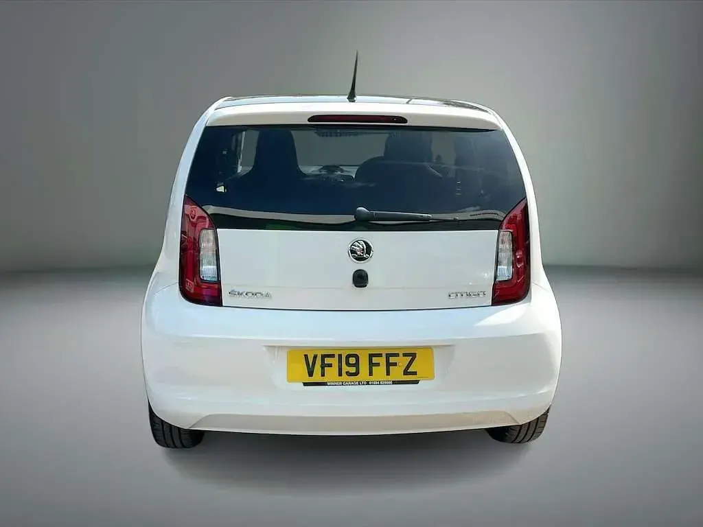 Used Skoda Citigo Colour Edition 60 HP (44 kW) 2019 White Hatchback