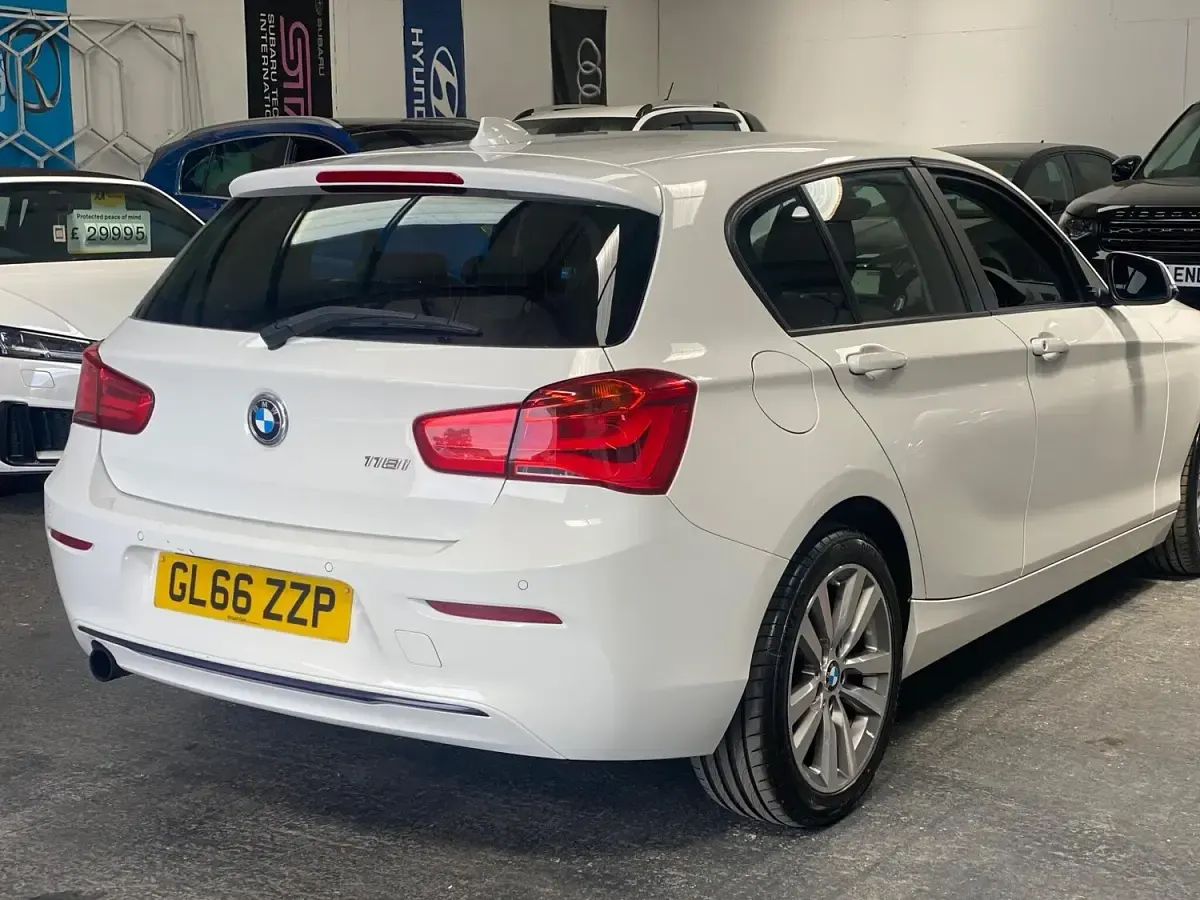 Used BMW 118 Sport Line 2016 White Hatchback