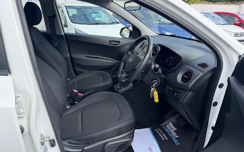 Gebraucht Hyundai i10 SE 88 PS (64 kW) 2019 Weiß Kleinwagen
