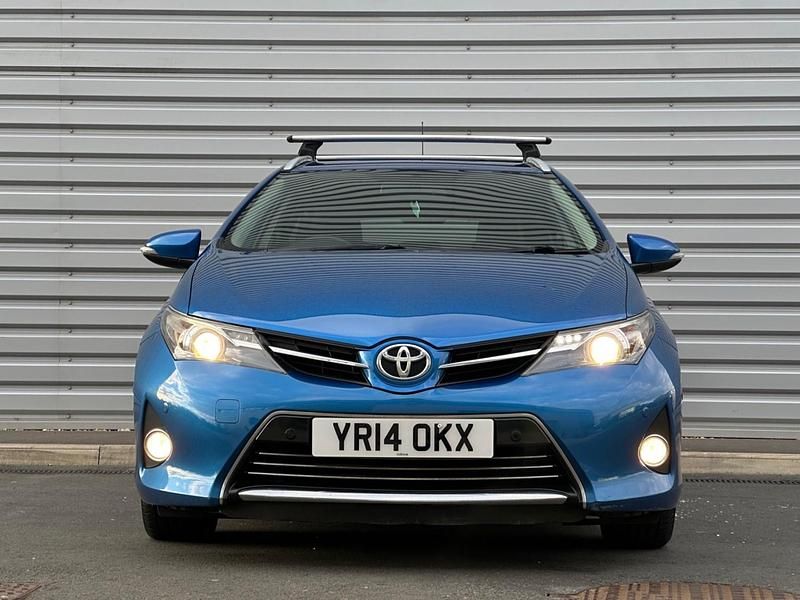 Used Toyota Auris 90 HP (66 kW) 2014 Blue Estate