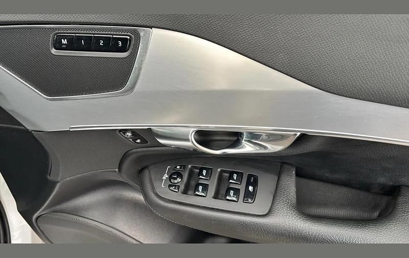 Used Volvo XC90 Momentum 232 HP (170 kW) 2019 Silver SUV
