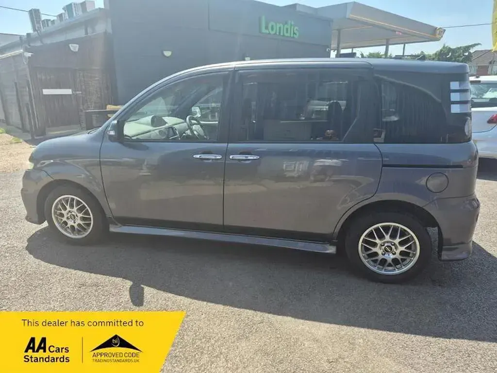 Used Toyota Sienta 2007