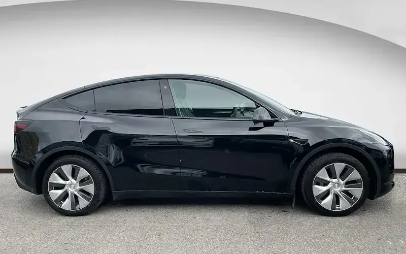 Używany Tesla Model Y RWD 219 kW (299 KM) 2023 Czarny SUV