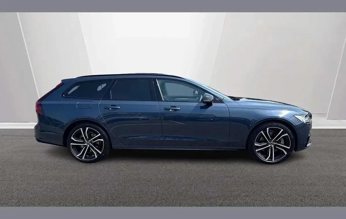 Used Volvo V90 Ultra 449 HP (330 kW) 2024 Blue Estate