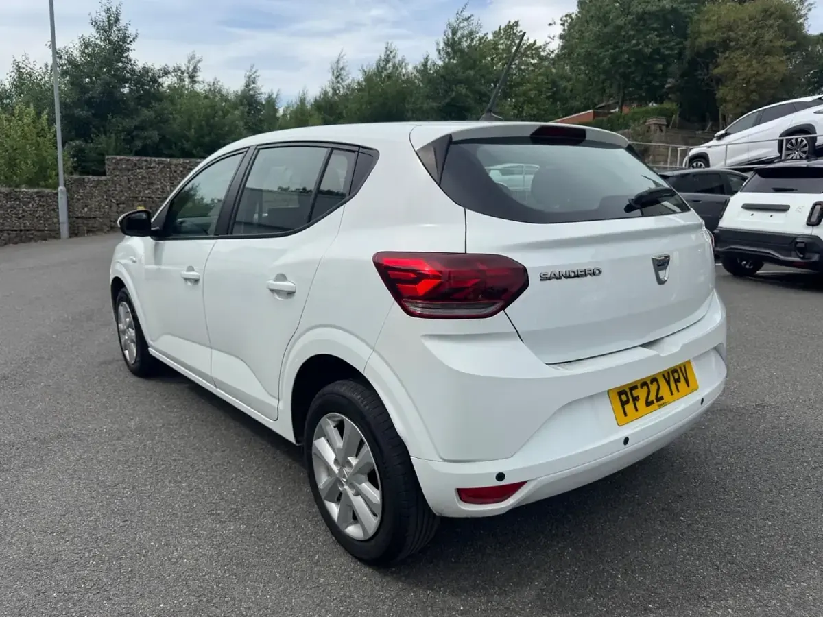 Used Dacia Sandero Comfort 91 HP (66 kW) 2022 White Hatchback