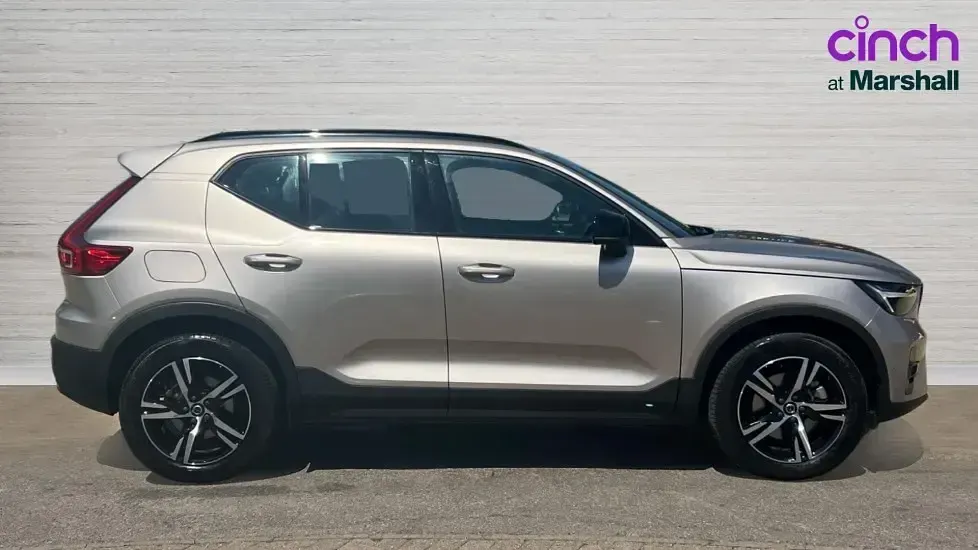 Used Volvo XC40 Plus 163 HP (119 kW) 2023 Gold SUV