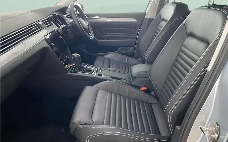 Usado VW Passat SEL 150 HP (110 kW) 2023 Prateado Carrinha
