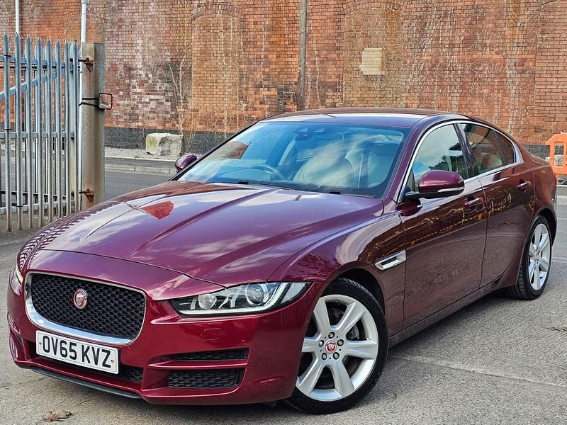 Used Jaguar XE Portfolio 180 HP (132 kW) 2015 Red Sedan