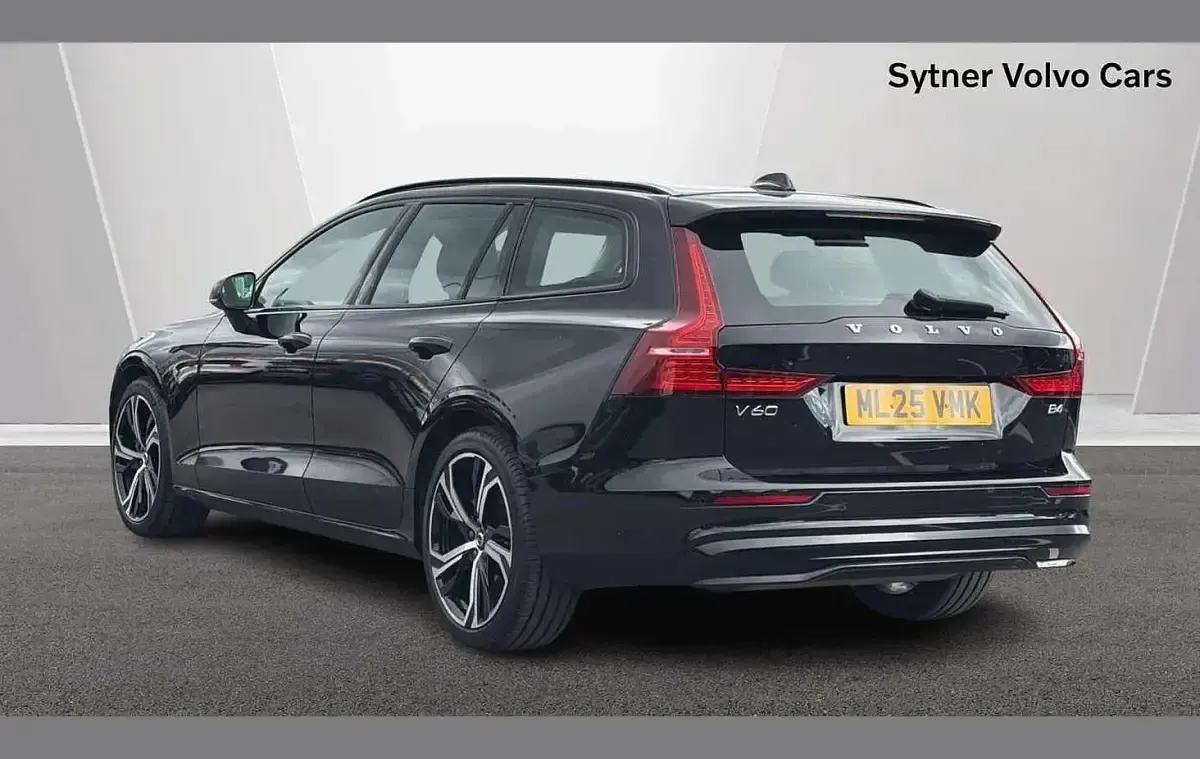 Used Volvo V60 Plus 194 HP (142 kW) 2025 Black Estate