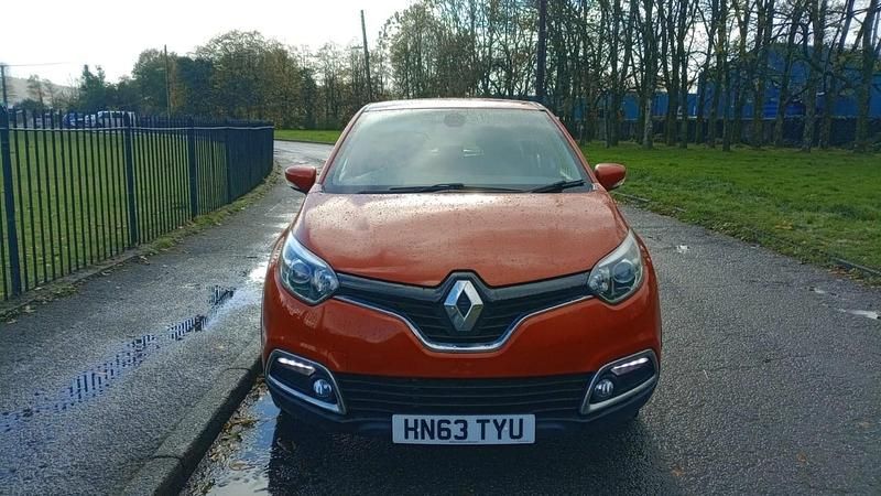 Used Renault Captur Expression+ 90 HP (66 kW) 2013 Orange SUV