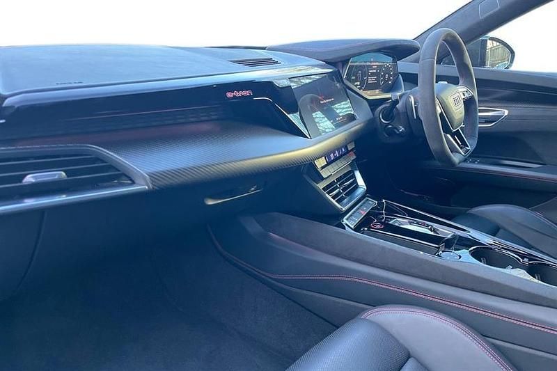 Used Audi e-tron GT quattro Comfort 475 kW (646 HP) 2022 Daytona grey Sedan