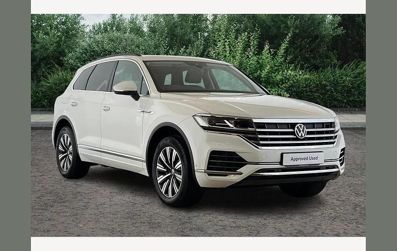 Pure white Used 2020 VW Touareg SEL SUV | £29,990 (Super price) - Image 1/4
