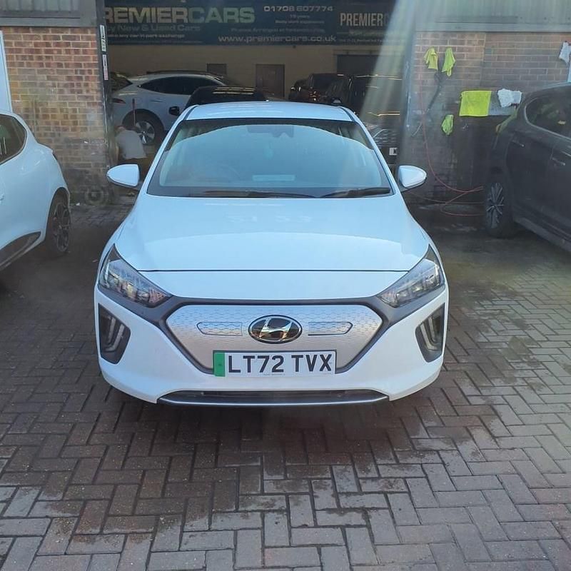 Usado Hyundai Ioniq Premium 99 kW (135 CV) 2022 Blanco Utilitario