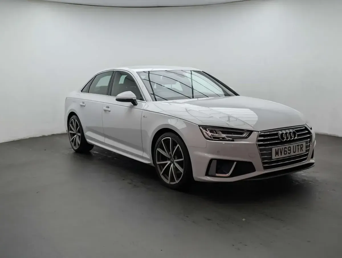 Used Audi A4 S-Line 150 HP (110 kW) 2019 White Sedan