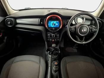 Used Mini Cooper Classic 136 HP (100 kW) 2019 Red Hatchback