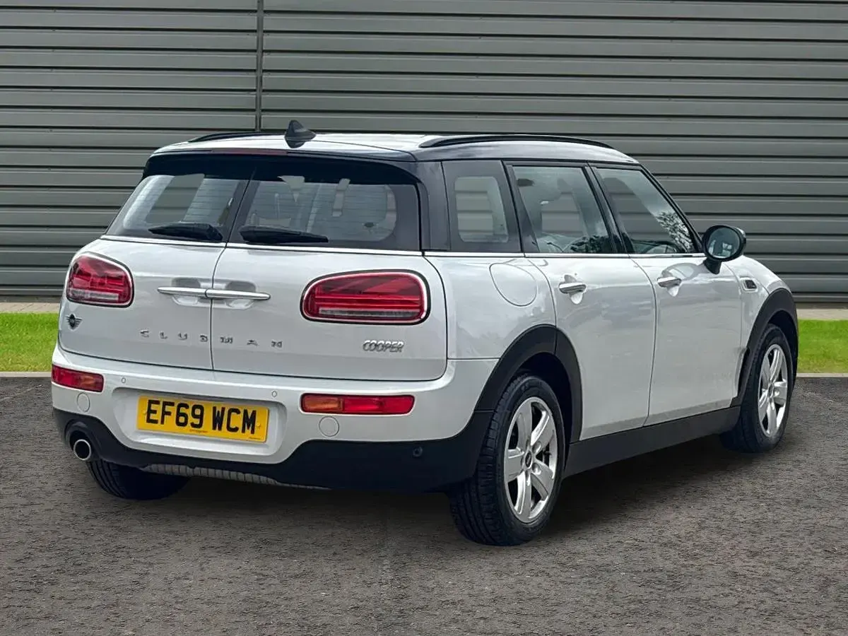 Usado Mini Cooper Clubman Classic 136 CV (100 kW) 2020 Plateado Familiar
