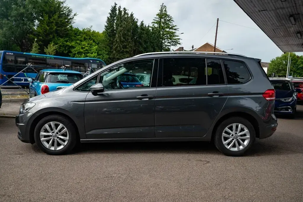 Used VW Touran Family 115 HP (84 kW) 2017 Grey MPV