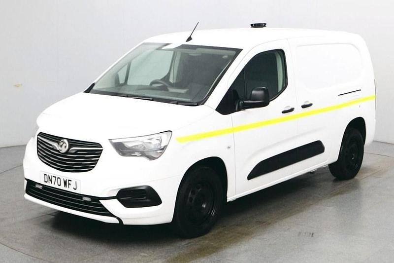 White Used 2020 Vauxhall Combo Sportive MPV | £5,990 (Super price) - Image 1/4